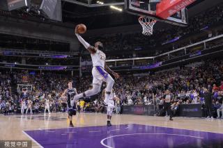 在激烈的篮 在激烈的篮