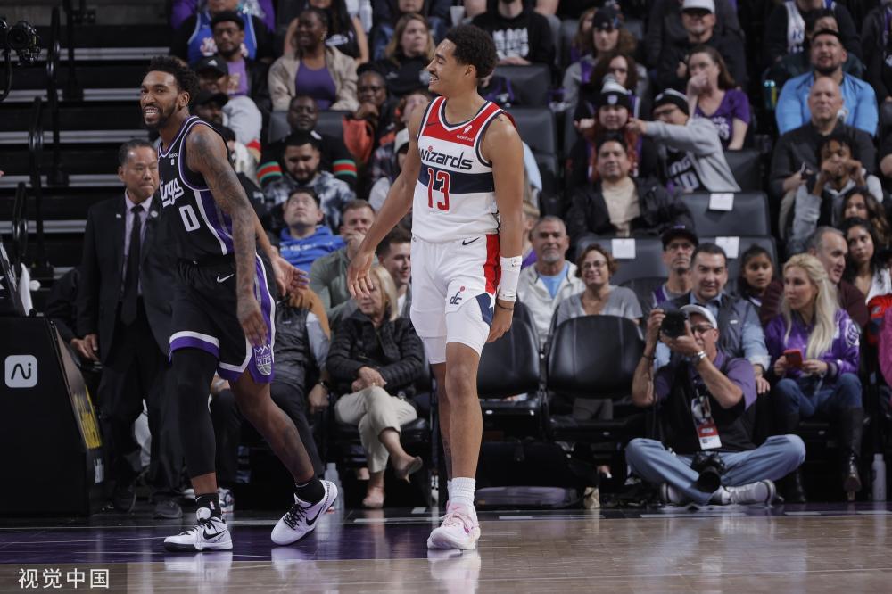 冠军奖杯上 冠军奖杯上